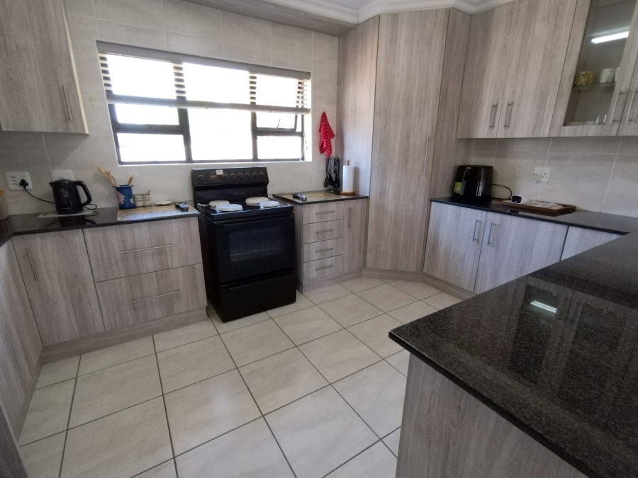 3 Bedroom Property for Sale in Wavecrest Eastern Cape